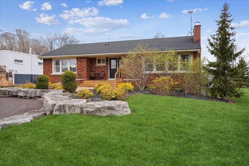 DUPLEX POTENTIAL IN CHARMING WELLANDPORT BUNGALOW!